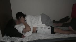身長差カップルの同棲えっち。同じ大◯生サークルの彼女と同棲していて毎晩布団の上で沢山じゃれあった後に電気を消して、、