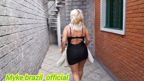 ines ventura vai na lavanderia e o caseiro fica espionando ela. ai ela vai para a cozinha e ele vai atras ele ficou com muito tesao pela a dona da casa mais ela acaba dando oara ele