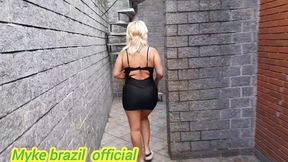 ines ventura vai na lavanderia e o caseiro fica espionando ela. ai ela vai para a cozinha e ele vai atras ele ficou com muito tesao pela a dona da casa mais ela acaba dando oara ele