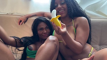 ASSISTINDO PORNO COM AS AMIGAS
