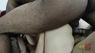 Esposinha insaciável Mary RedQueen encarando três rolas, com muita dupla penetração, cu arrombado e gozada na cara.