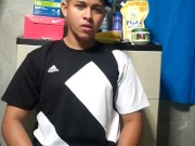 Joven latino rico se masturba en su habitación