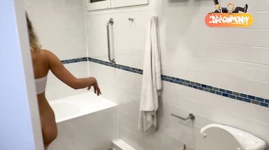 Gave the delivery guy a Christmas present and fucked him. Creampie