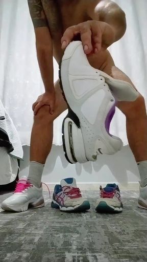 Fuck and cum on my sneakers
