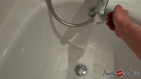 awesome orgasm in the bathtub - emily adaire ts jerks off