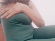 حبيبة خشيه ليا مابين بزازلي طلعو و هبطو تا يفيض حليبو عليا اححح راني هايجة على زب اححح