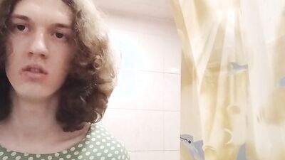 Trans-girl Stesha masturbates her small clit in the toilet