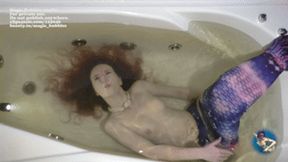 Ginger Mermade in the bathtub (720)
