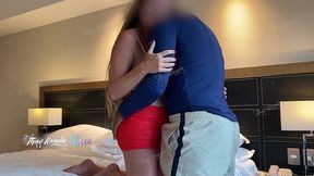 convidamos o bbc que conhecemos para nosso quarto de hotel e chupei ele ate engasgar