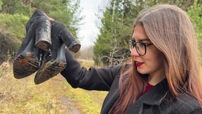 MUD HEELS Walk High heels Dirty soles