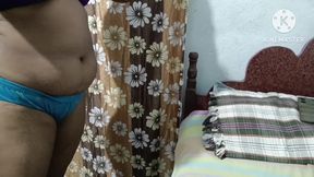 Desi hot indian aunty showing hor big bobs and soking har boyfriend bobs