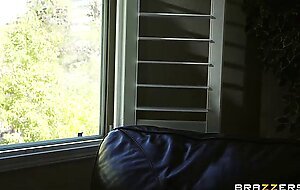 Bathing with her boyfriend, Lucas Frost, Kailani Kai