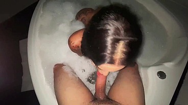 DEI GOSTOSO PRO MEU PATRÃO NA BANHEIRA - LUANA PRADO