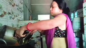 🥶Single sister-in-law has sex with delivery boy because her husband is out of India
