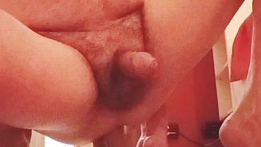 Ops68ops e il suo dildo infilato piacevolmente nel culo