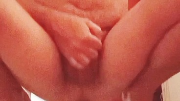 Ops68ops e il suo dildo infilato piacevolmente nel culo