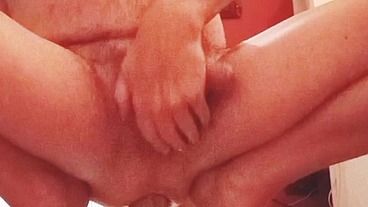 Ops68ops e il suo dildo infilato piacevolmente nel culo