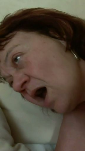Oma schmeisst sich nochmal in die schwarzen Nylons und verfuehrt nachbars Jungen   Clip 2