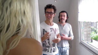 Conny Dachs toma la gruesa polla de Dieter von Stein profundamente en su culo