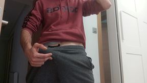 I Finish the Rich Handjob of this Huge Hard Cock that Spreads the Sperm in Jets Everywhere