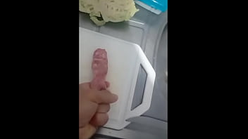 ESTUDANTE SAFADO PREPARA LINGUI&Ccedil_A SUCULENTA