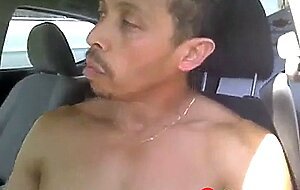 Pelado  pau duro na rua