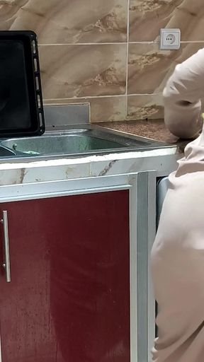 Egyptian Sharmota Get Her Pussy Wet in Kitchen Arabic Big Woman