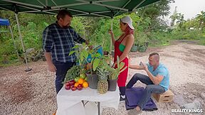 Reality Kings: Fresh Corn With Roxie Sinner