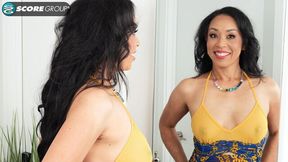 Sweetheart Phoenix Angel nicely stimulates her wet shaved pussy on cam