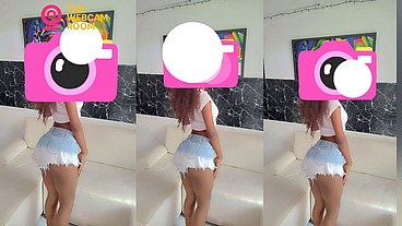 LauraHot_699 enjoying herself with her favorite toy"