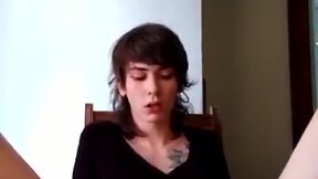 bella CD si masturba sborra e lecca tutto