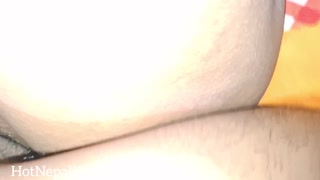 पुति सानो भयो,लाडो पसेन थुक लगाएर चिक्नुस्न,Nepali sex Video with Full Clear Audio.