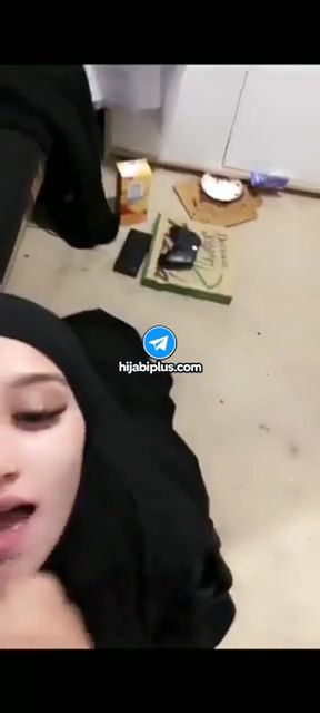 Arab hijab girl gives homemade solo blowjob in a mixed setting