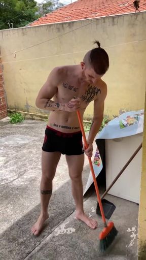 I Went to Clean the Yard, Got Horny, Jerked off and Came