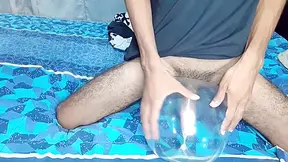 Arrecha Y A Falta De Un Culo Se Hace Uno Con Un Condon Inflado