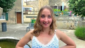 Chloé, 18, law student in Cannes!