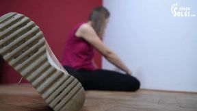 Sexiest feet and soles in gym (sneakers, perfect soles, gym feet, smelly feet, POV foot worship)