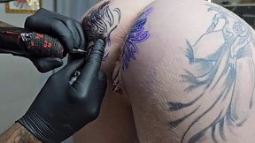 The big booty gal wants to have an extra floral tattoo on her butt