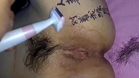 Slutty Chinese shave seduced a man with shaving her hairy pussy