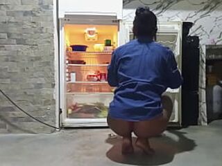 The cleaning lady films herself to tempt me - I met her on Sxhorny.com