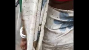 She gave chance to rub my cock on her gaand in crowd