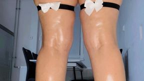 Big oily ass shaking in jeans