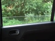 Самоотсос в машине перед женщиной