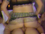 Colegiala  se la chupa a su amigo en hotel y termina cabalgando