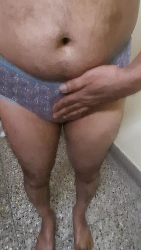 I am rubbing my pussy
