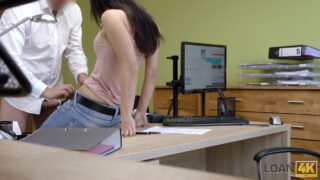 Steve Q rammt Kristy Blacks knackigen tschechischen Hintern.