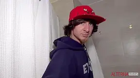 Shaggy Dude Rubs One Out