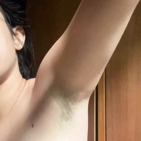 Arab enjoys licking her clean armpits