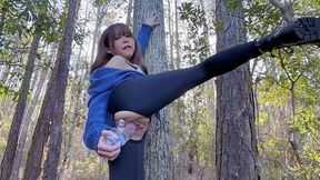 Skinny teen rips her leggings and enjoys a dildo in the woods