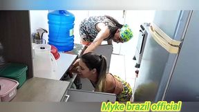 minha amiga bea veio a minha casa para fazer o almoco, ela ficou me provocando usando um short curtinho, nao resisti e comi o cuzinho apertado com forca- completo no red e no sheer